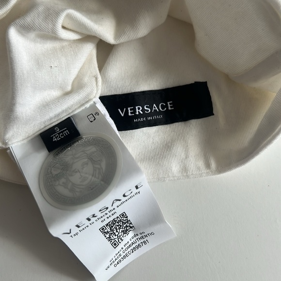 Versace bin and hat for newborn - Picture 2 of 6